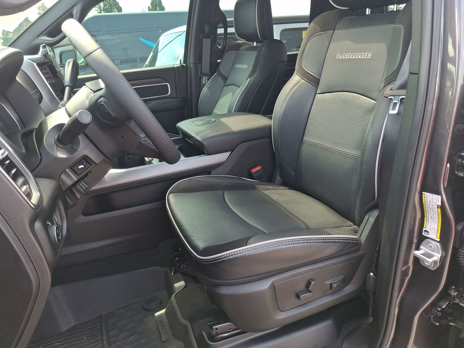 Used 2025 RAM 2500 Laramie AWD/4WD image 19