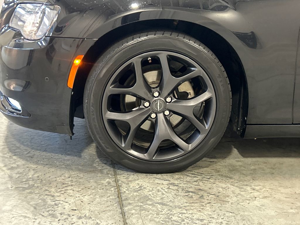 Used 2023 Chrysler 300 S image 11