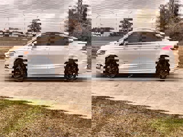 Used 2017 Ford Fusion Platinum image 4