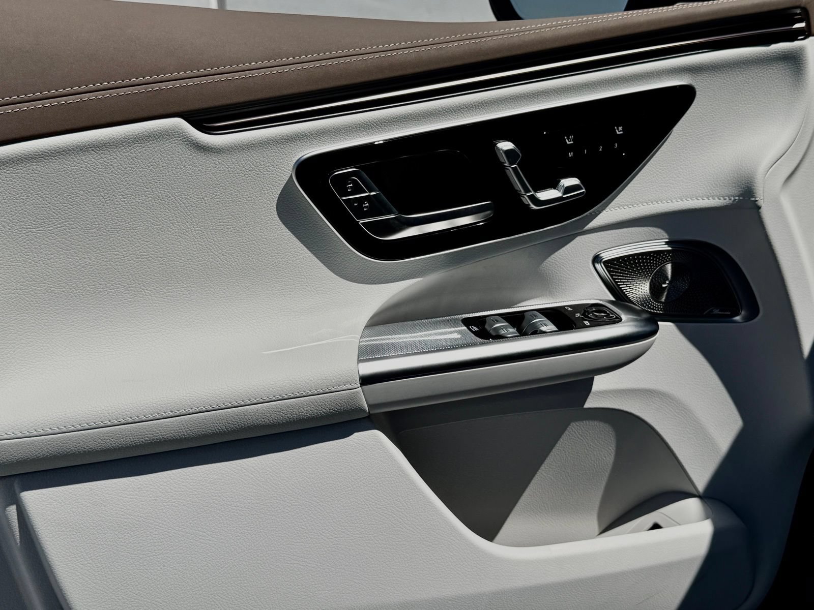 New 2026 Mercedes-Benz EQE 320 4MATIC SUV image 16