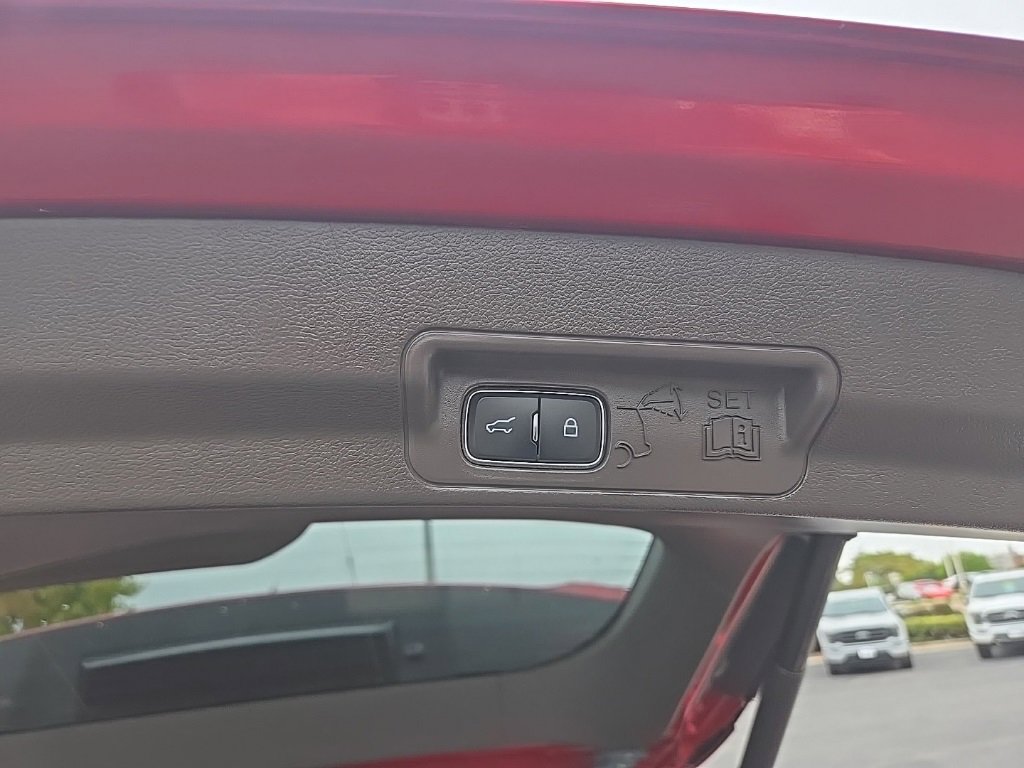 Certified 2022 Ford Explorer Platinum w/ Equipment Group 601A image 19