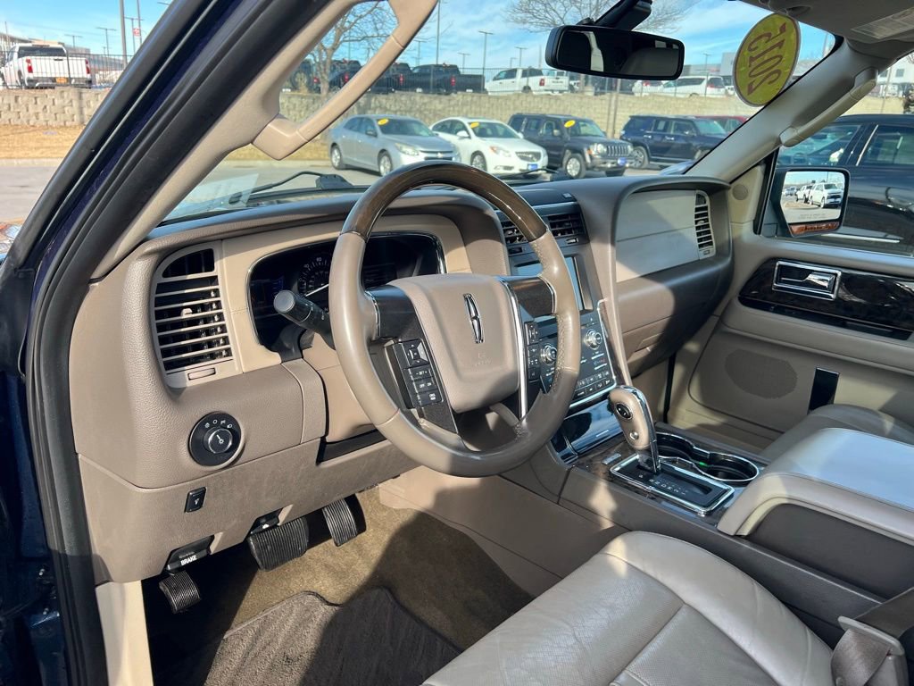 Used 2015 Lincoln Navigator 4WD image 16