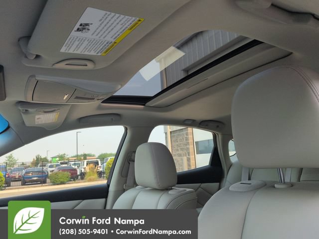 Used 2016 INFINITI Q70 3.7 w/ Deluxe Touring Package AWD/4WD image 23