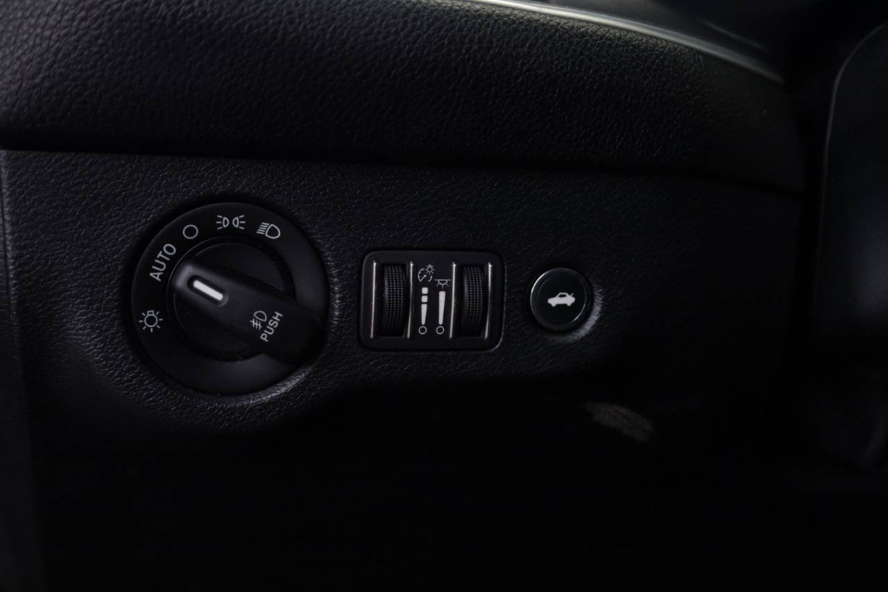 Used 2017 Dodge Challenger R/T RWD image 28