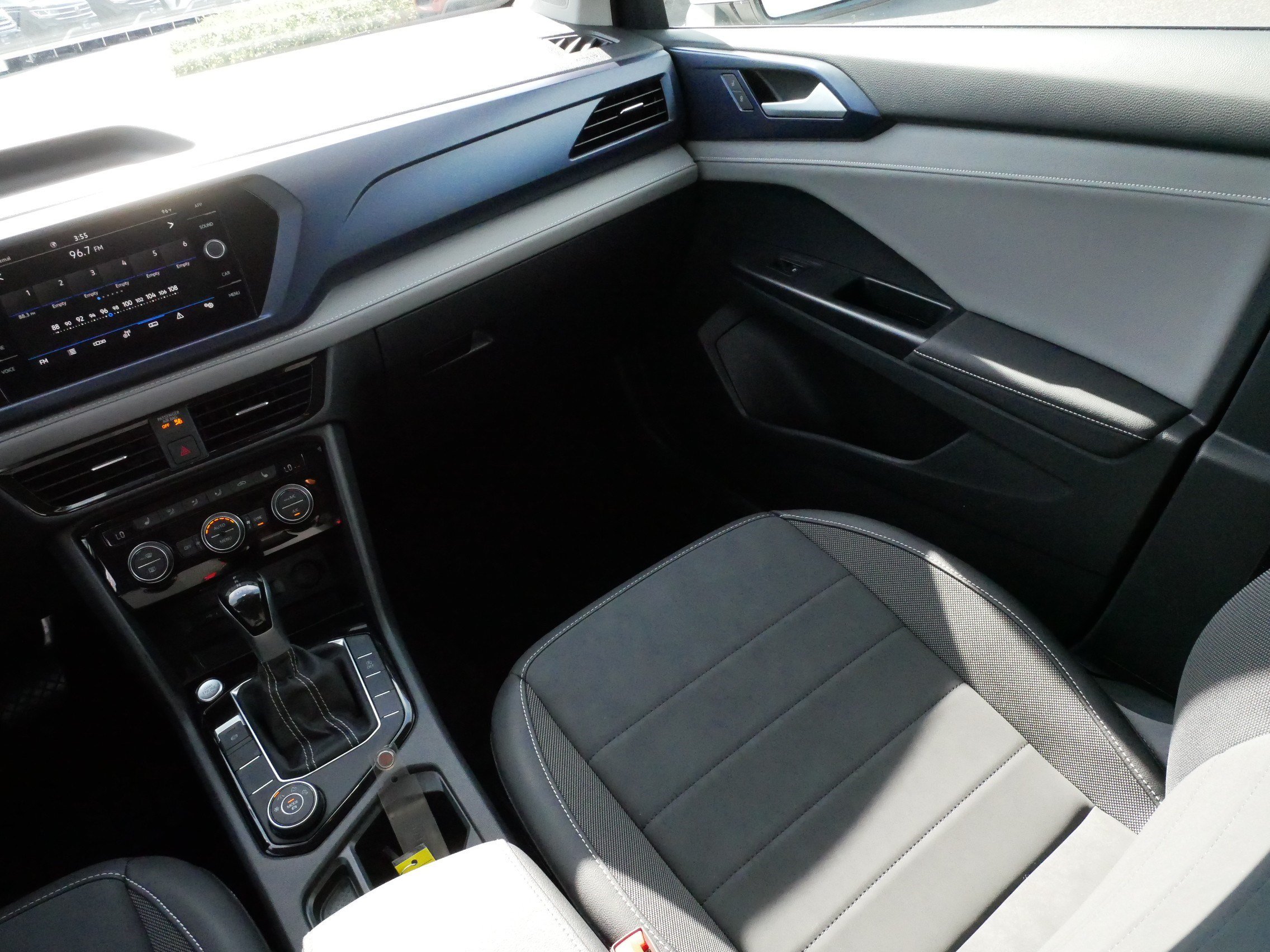 Certified 2024 Volkswagen Taos SE AWD/4WD image 11