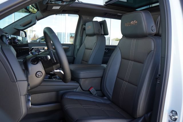 New 2026 Chevrolet Suburban High Country AWD/4WD image 25