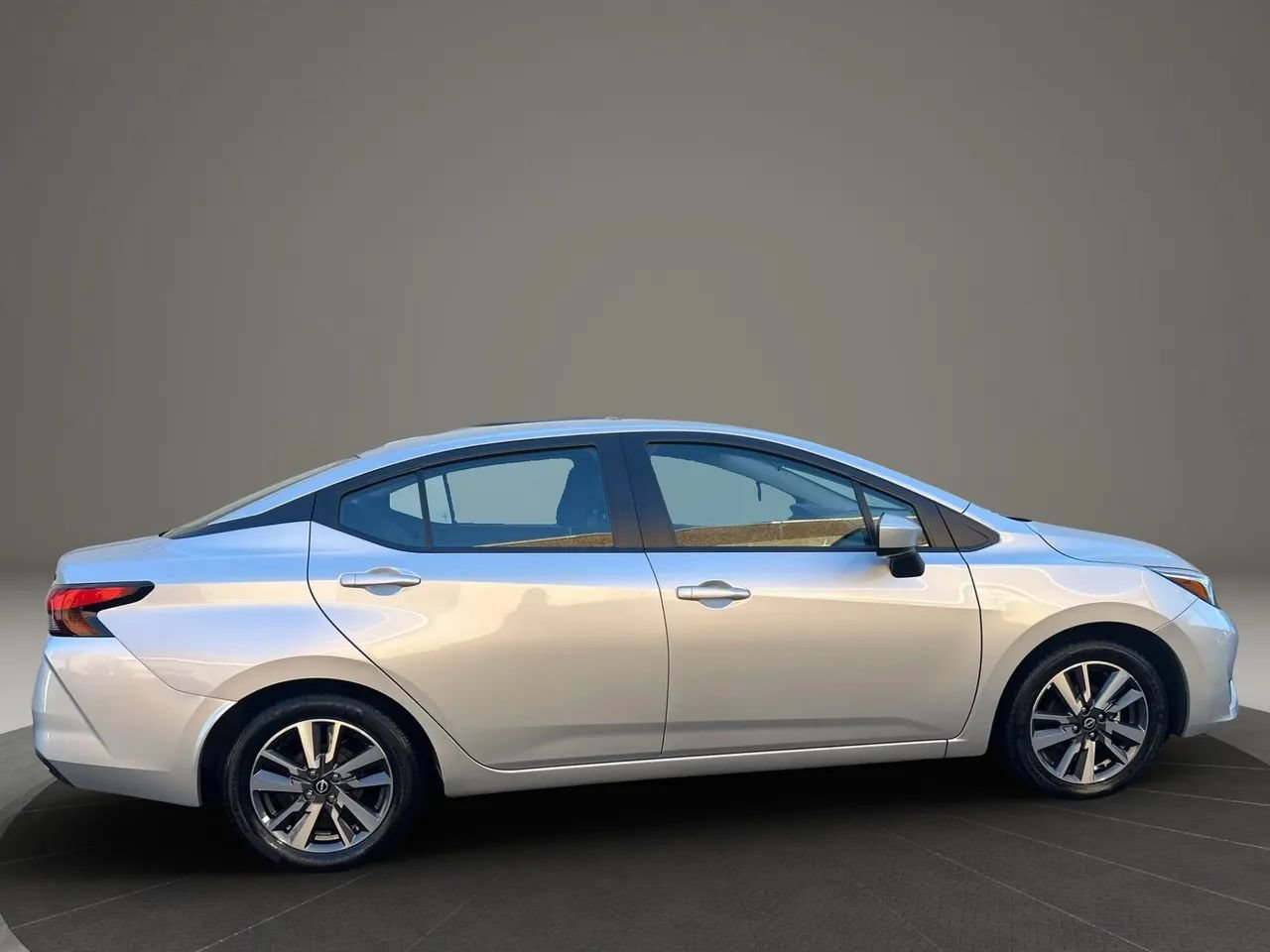 Used 2023 Nissan Versa SV FWD image 6