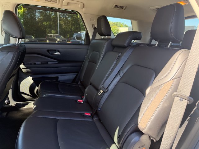 Used 2023 Nissan Pathfinder SL AWD/4WD image 30