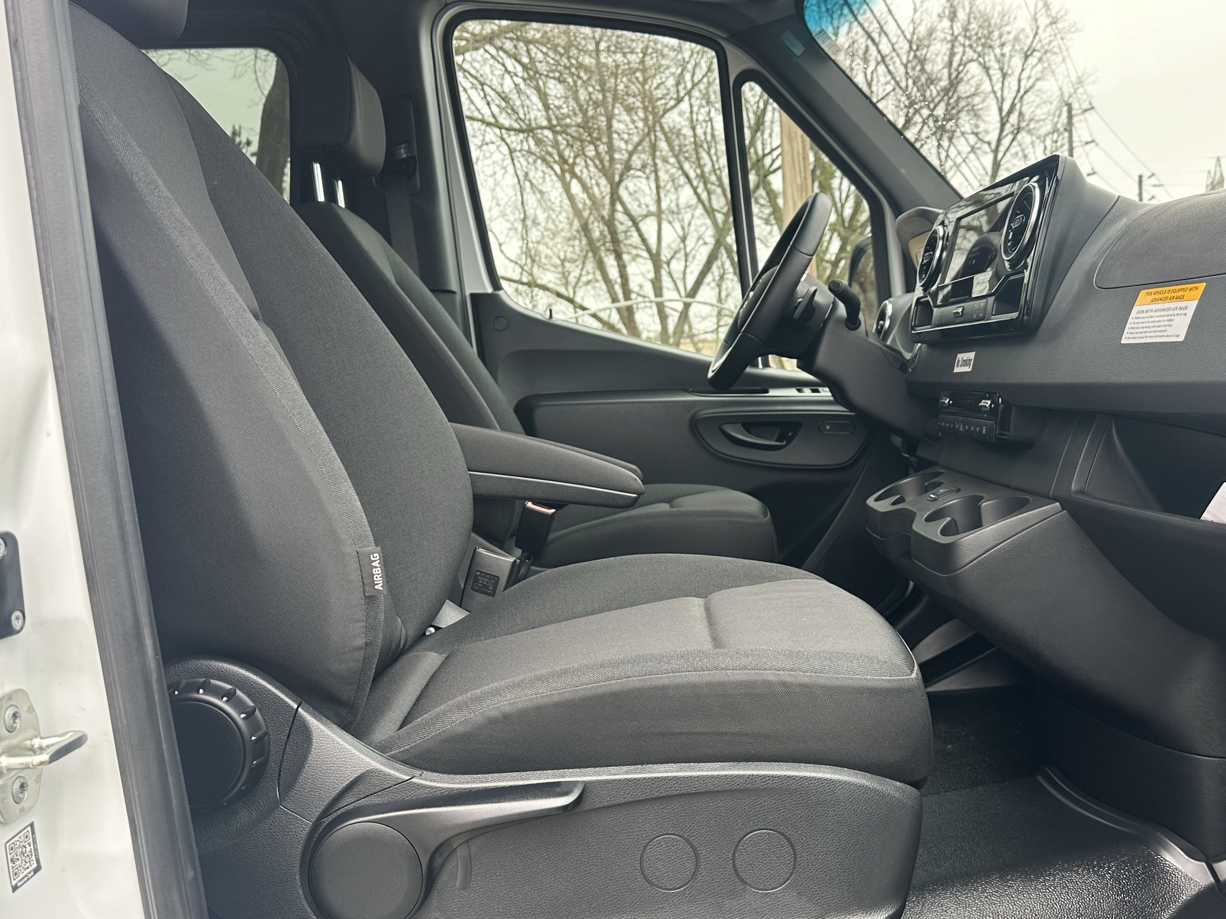 Used 2024 Mercedes-Benz Sprinter 2500 image 16