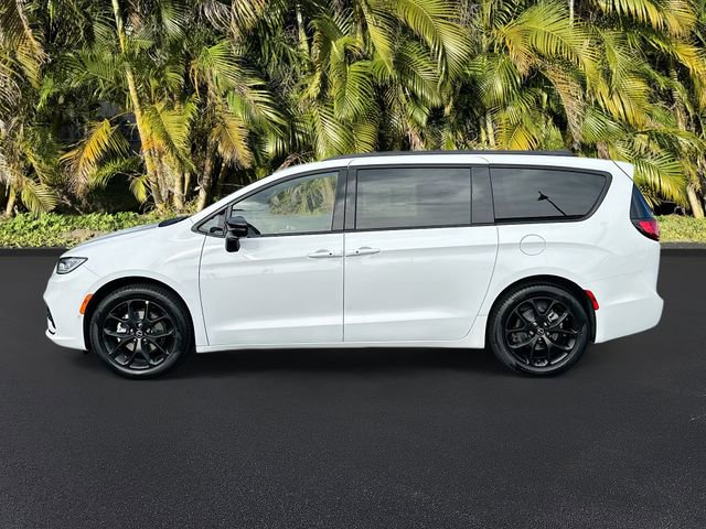 New 2026 Chrysler Pacifica Limited image 2