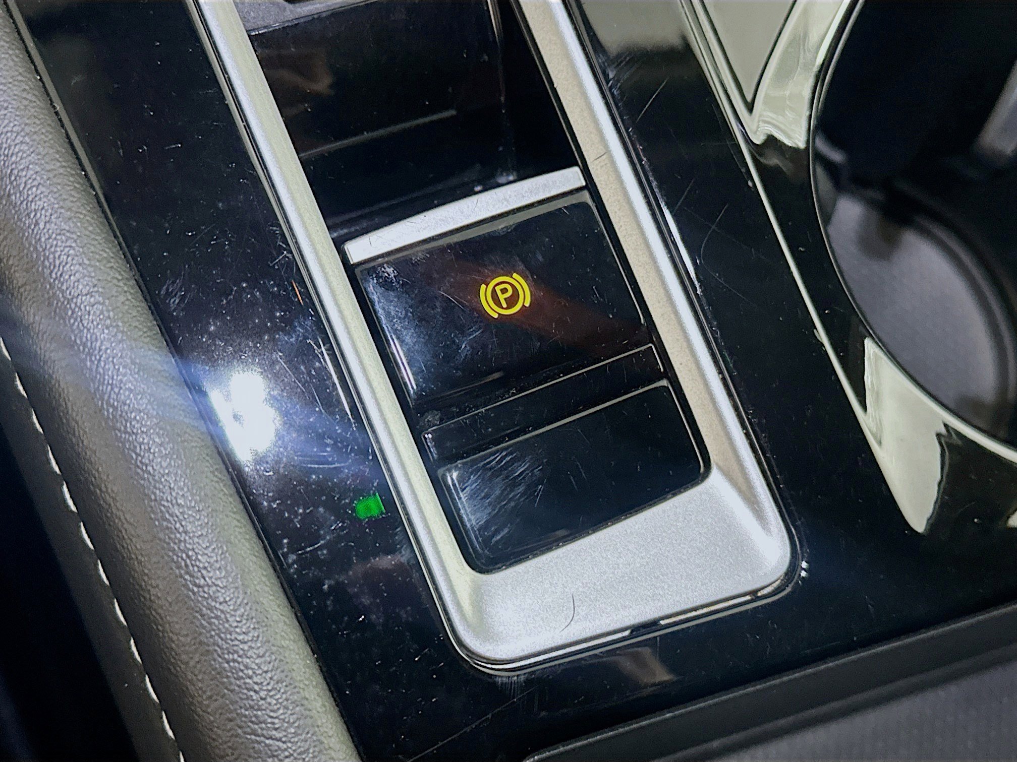 Used 2025 Volkswagen Atlas SE AWD/4WD image 24