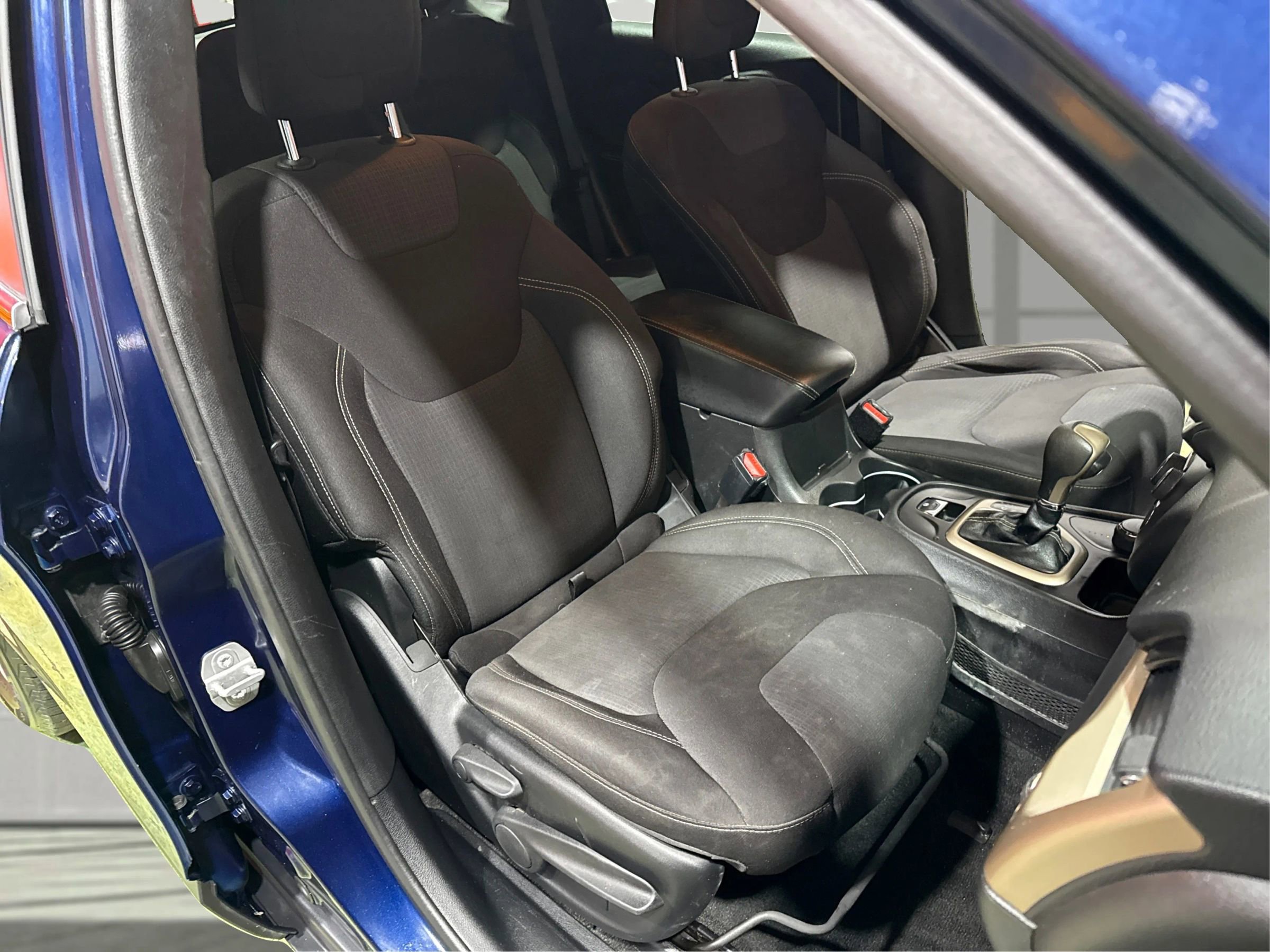 Used 2015 Jeep Cherokee Latitude image 12