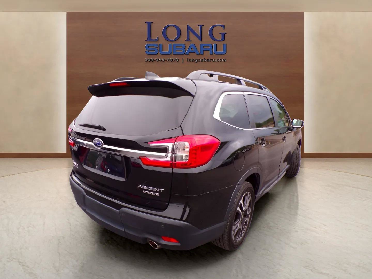 Used 2023 Subaru Ascent Limited AWD/4WD image 3