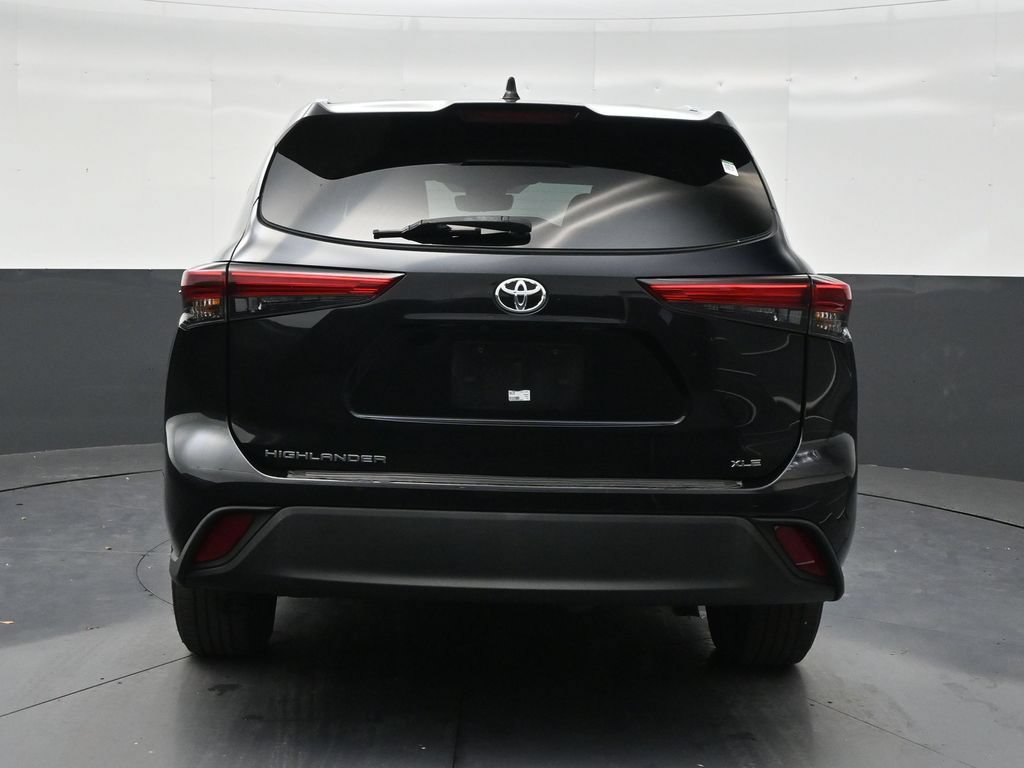 Used 2021 Toyota Highlander XLE FWD image 4