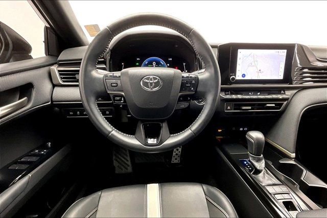 Used 2025 Toyota Camry SE w/ Convenience Package image 4
