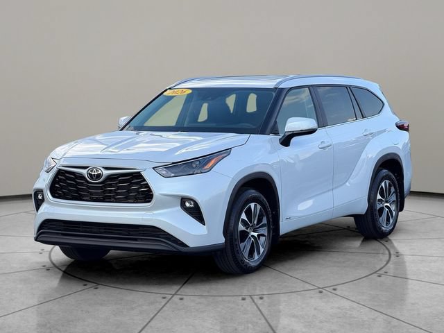 Certified 2026 Toyota Highlander XLE AWD/4WD image 2