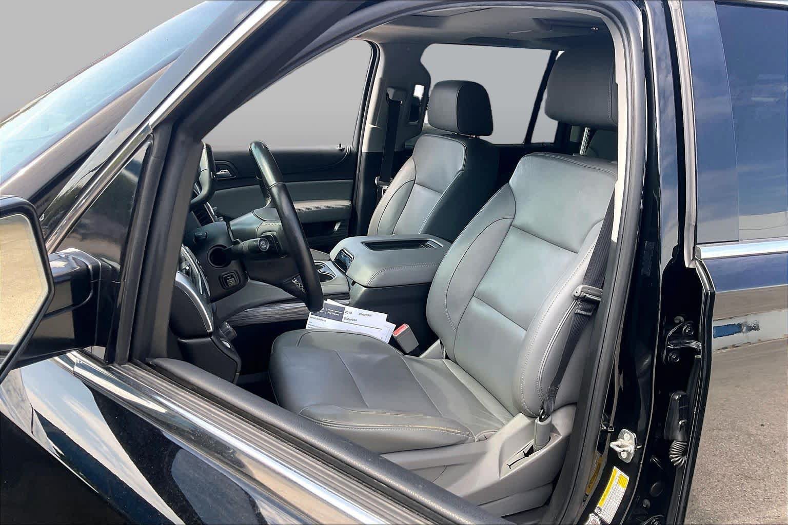 Used 2018 Chevrolet Suburban LT RWD image 9