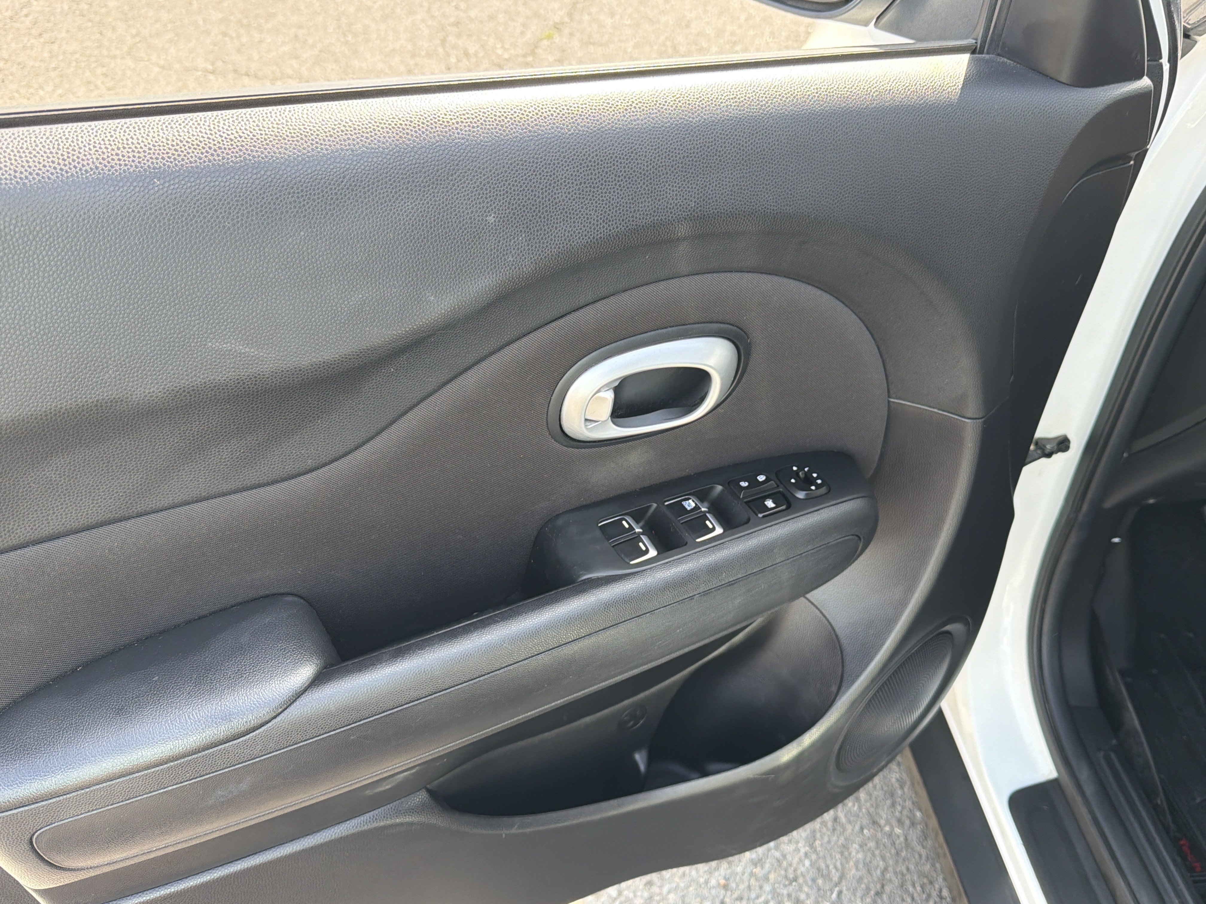 Used 2017 Kia Soul FWD image 12