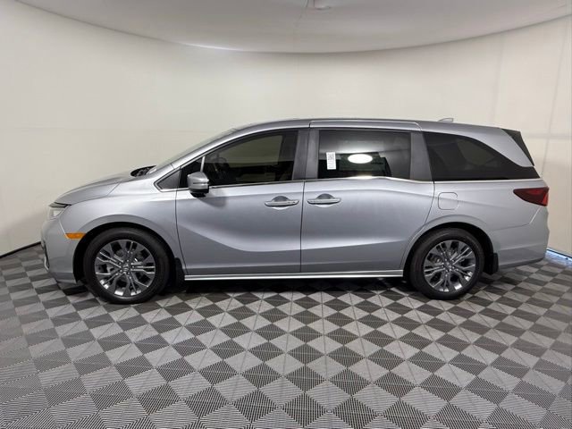 New 2026 Honda Odyssey Touring image 3