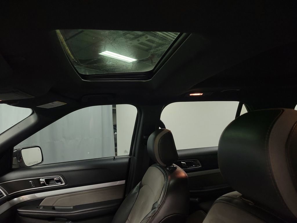 Used 2017 Ford Explorer XLT w/ Equipment Group 202A image 14