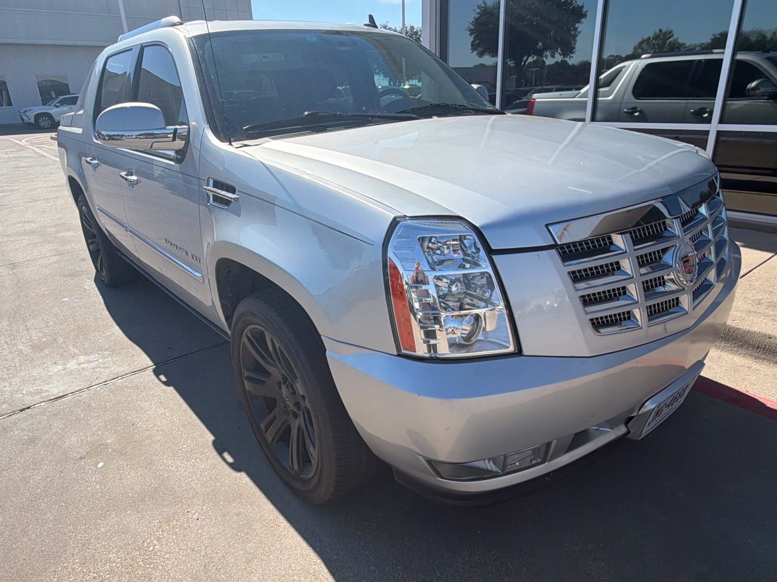 Used 2013 Cadillac Escalade EXT Premium AWD/4WD image 3