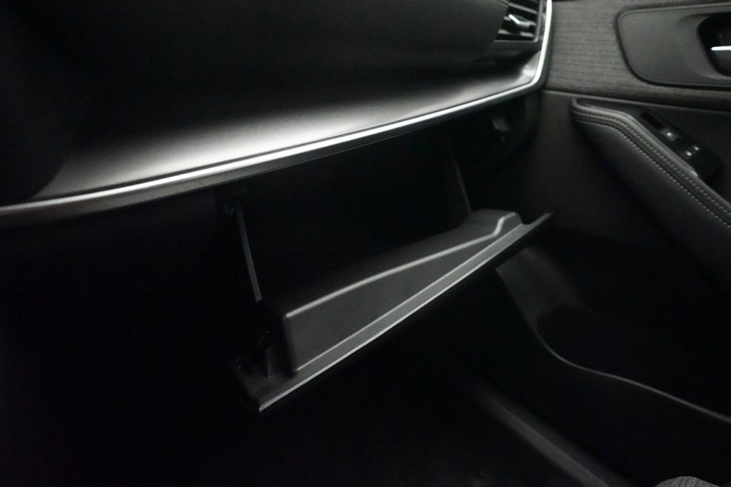 Certified 2023 Nissan Rogue SV image 29