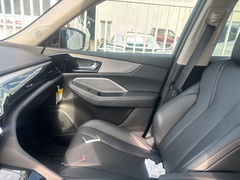 Used 2025 Acura MDX FWD image 16