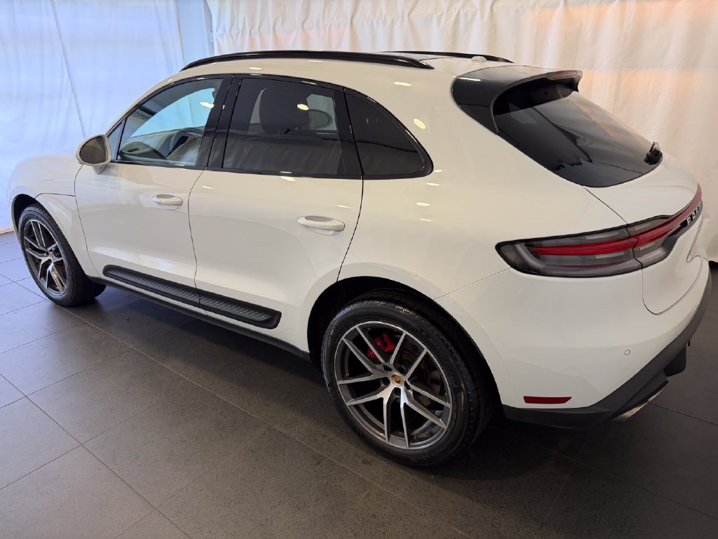 Certified 2023 Porsche Macan S AWD/4WD image 3