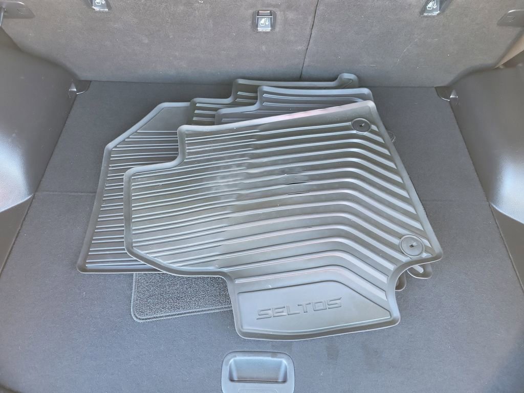 Used 2024 Kia Seltos EX image 9