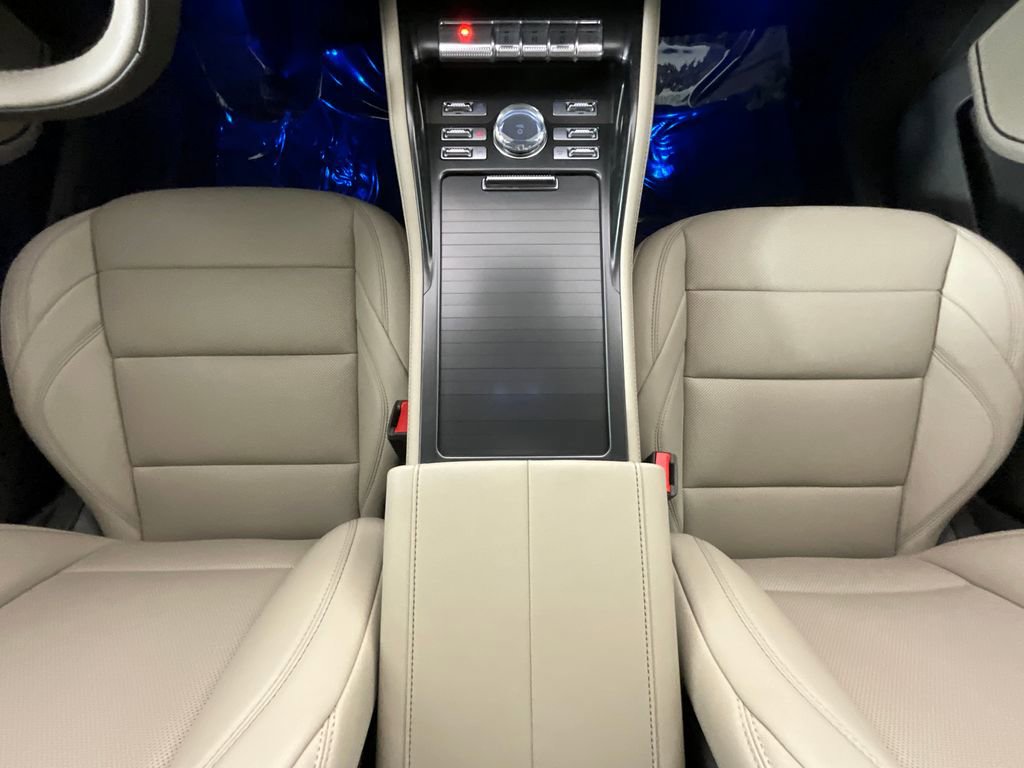 Used 2025 Lincoln Nautilus Premier AWD/4WD image 14