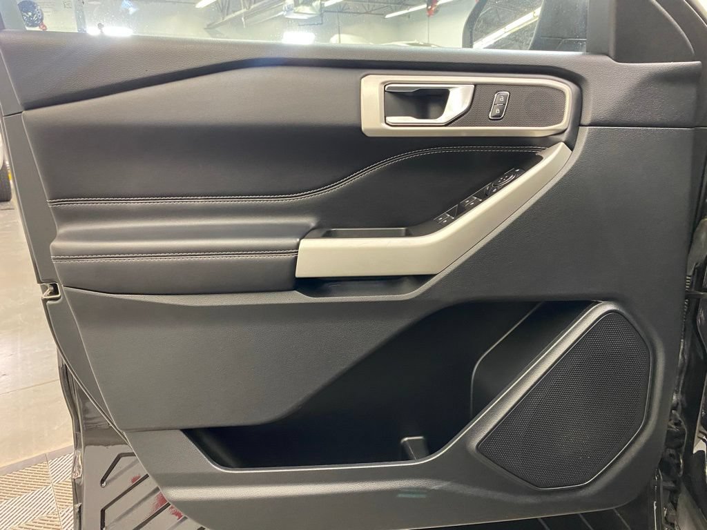Used 2022 Ford Explorer XLT AWD/4WD image 16