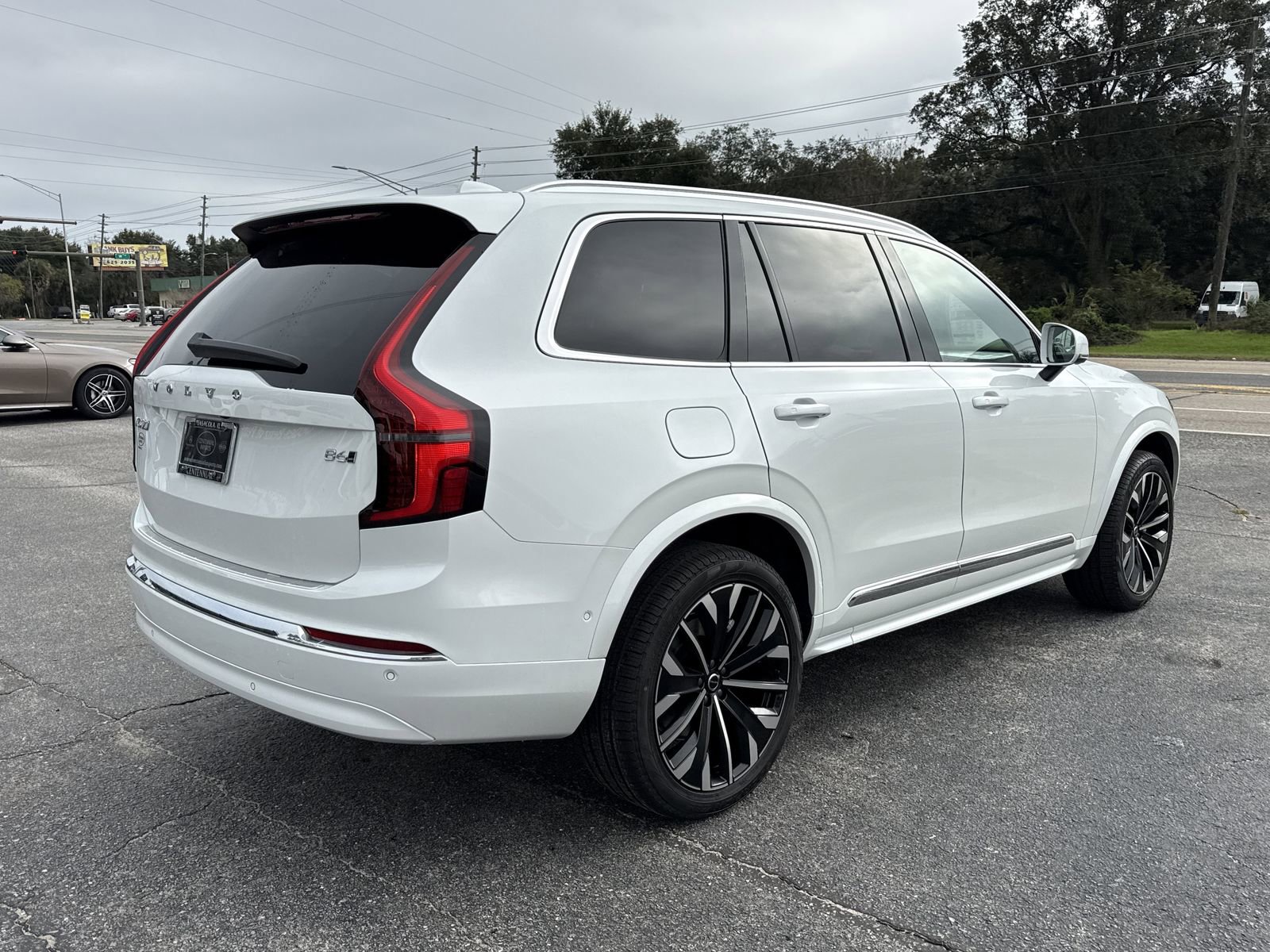 New 2026 Volvo XC90 B6 Plus w/ Protection Package Premier image 5