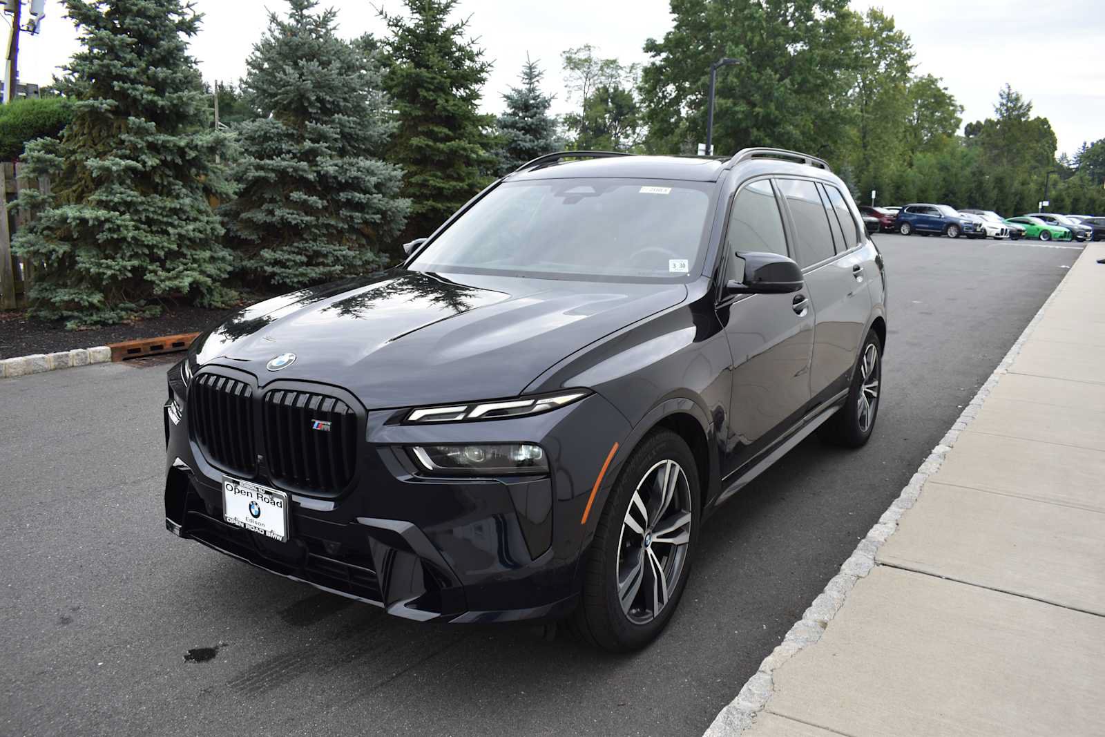 Used 2025 BMW X7 M60i w/ Executive Package AWD/4WD image 3