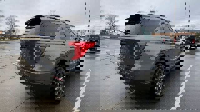 Used 2023 Ford Explorer XLT w/ Equipment Group 202A image 2