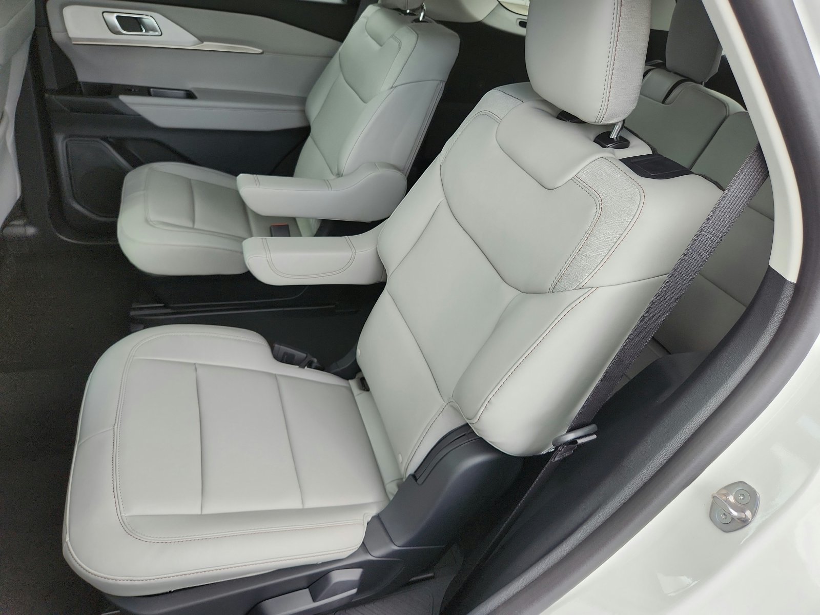 New 2026 Ford Explorer Active w/ Active Comfort Package AWD/4WD image 24