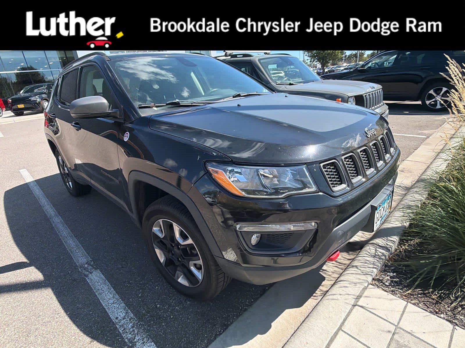 Used 2018 Jeep Compass Trailhawk w/ Leather Interior Group AWD/4WD image 1