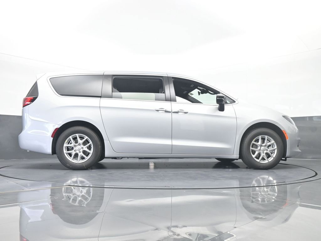 New 2026 Chrysler Voyager LX image 58