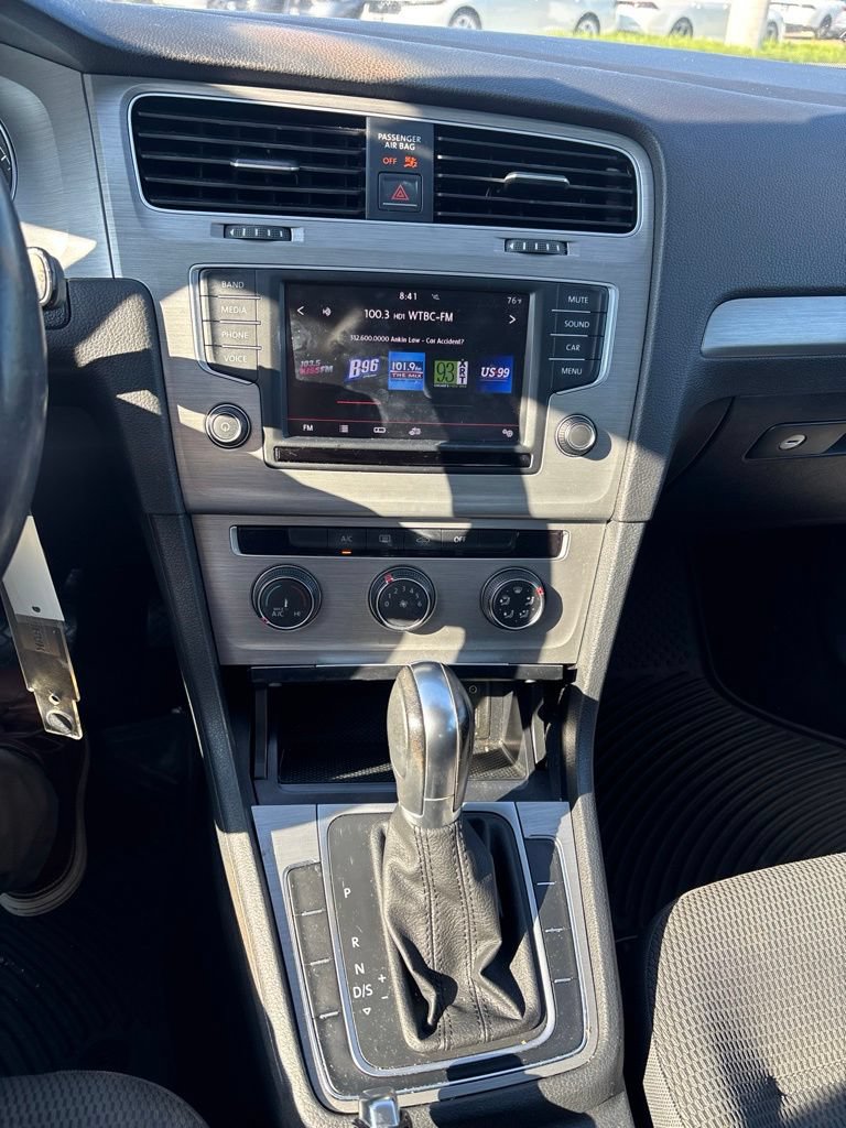 Used 2016 Volkswagen Golf S FWD image 25