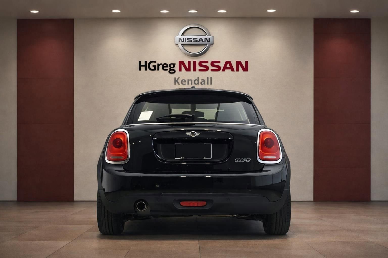 Used 2017 MINI Cooper 4-Door Hardtop image 6