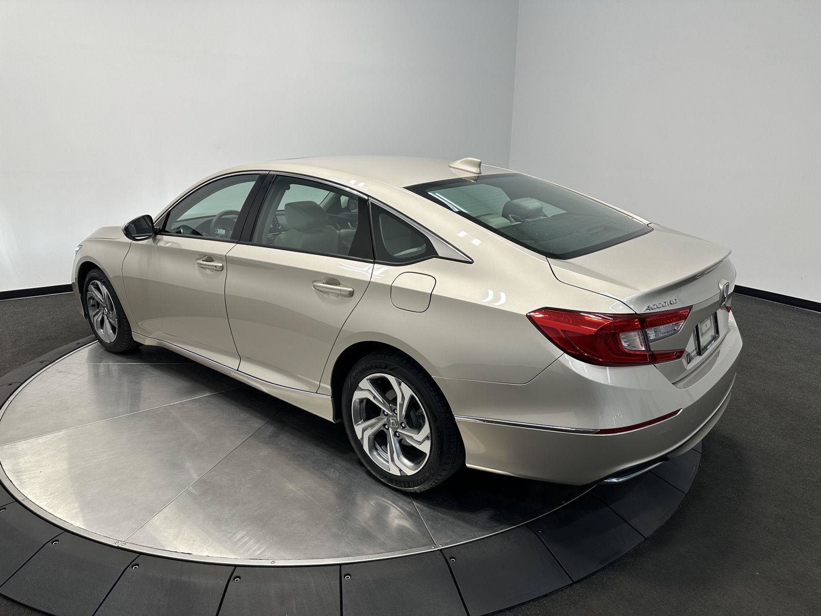 Used 2018 Honda Accord EX image 5