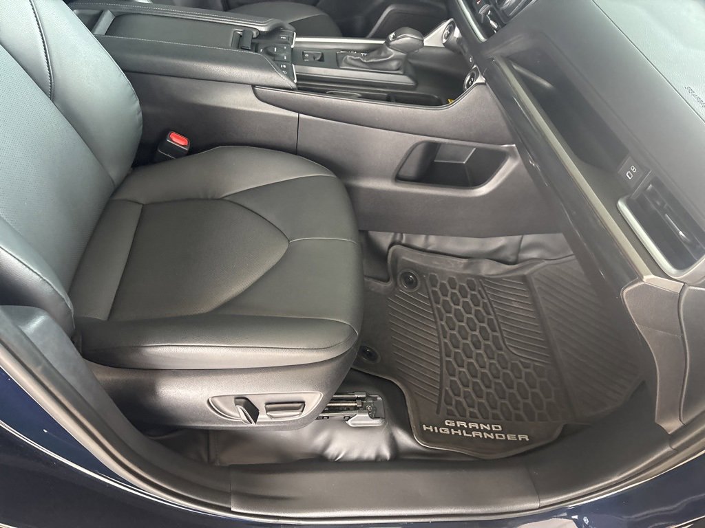 Used 2025 Toyota Grand Highlander AWD Hybrid image 33