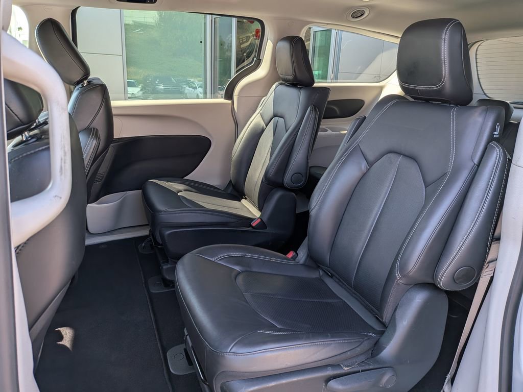 Used 2024 Chrysler Pacifica Select image 22