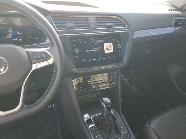 Certified 2024 Volkswagen Tiguan SE w/ Panoramic Sunroof Package image 24