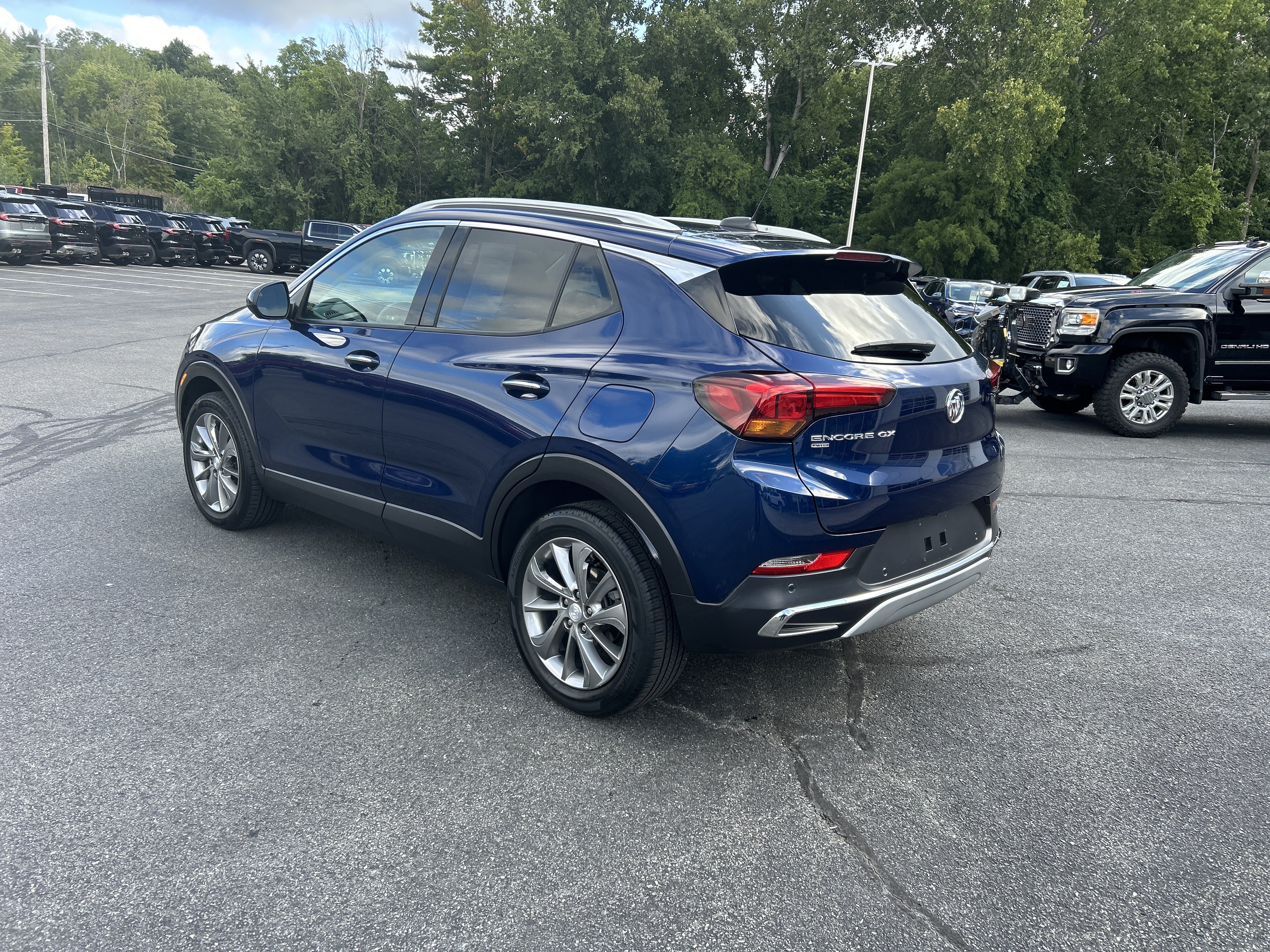 Used 2022 Buick Encore GX Essence w/ Advanced Technology Package AWD/4WD image 3