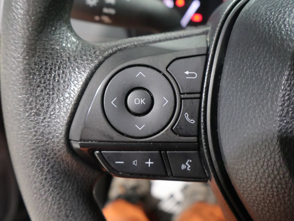 Used 2025 Toyota RAV4 XLE FWD image 32