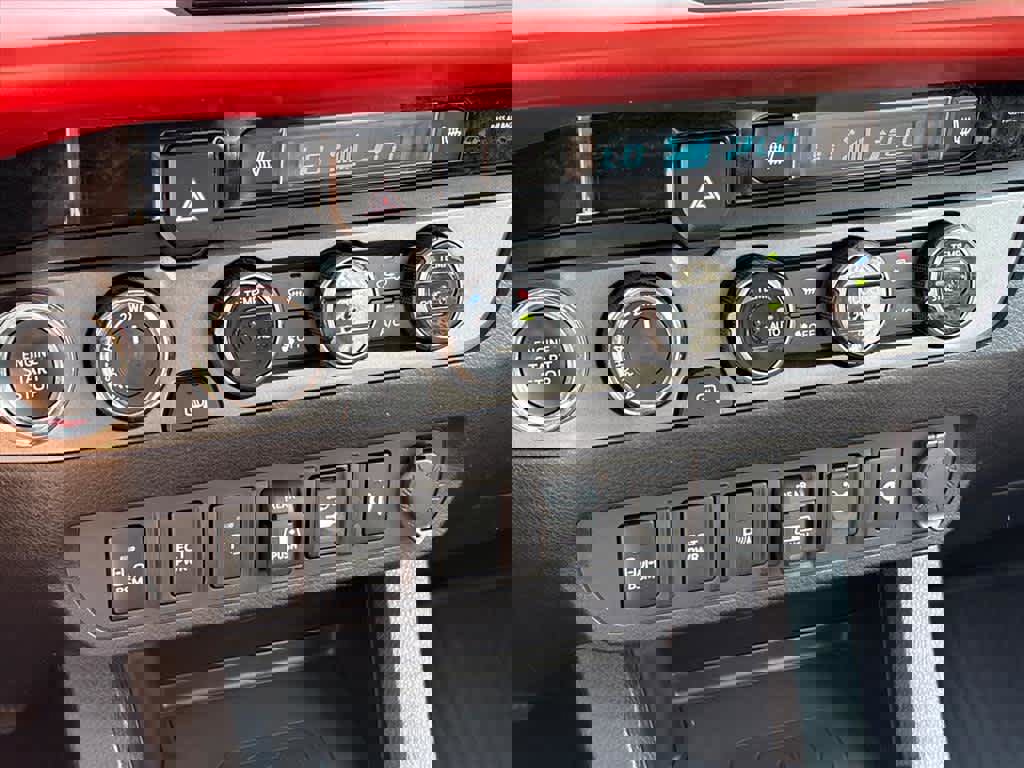 Used 2018 Toyota Tacoma TRD Off-Road image 14