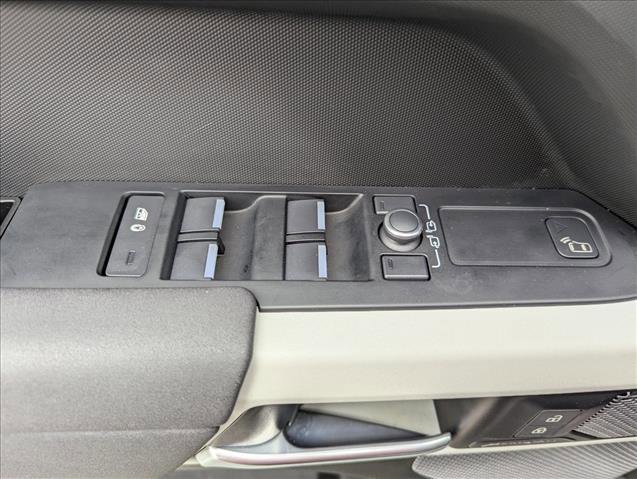 Used 2022 Land Rover Defender 110 S image 10