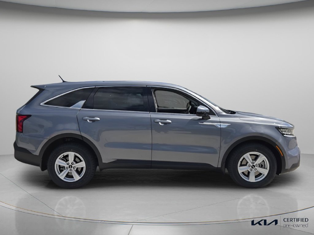 Certified 2023 Kia Sorento LX FWD image 4