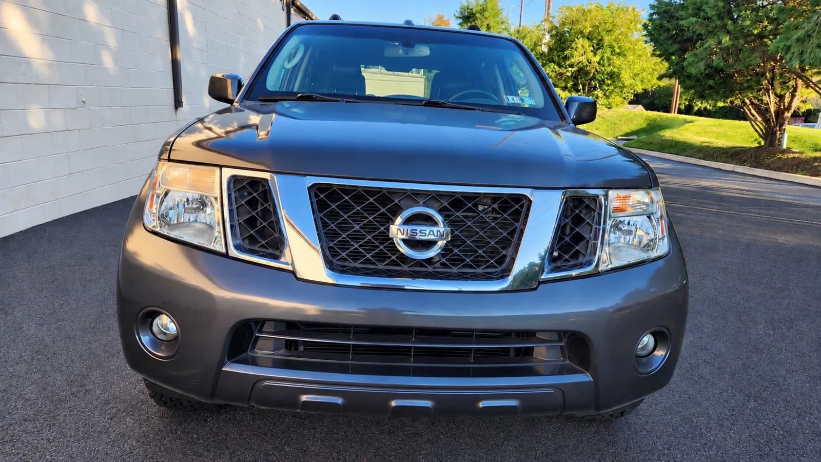 Used 2012 Nissan Pathfinder Silver AWD/4WD image 2