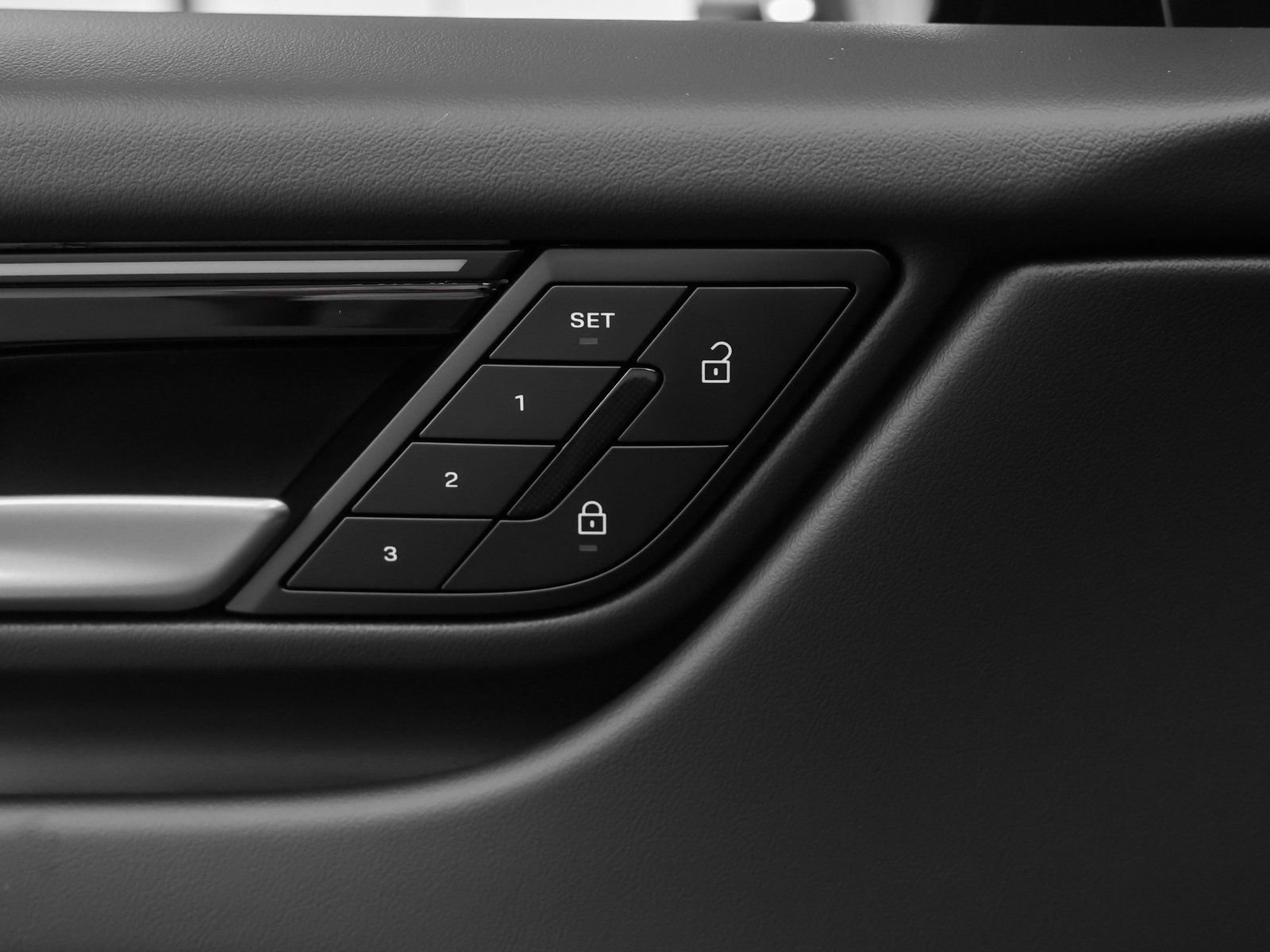 Certified 2025 Porsche Macan 4 Electric image 28